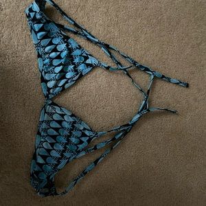 Jolyn Triangle Top Size Medium